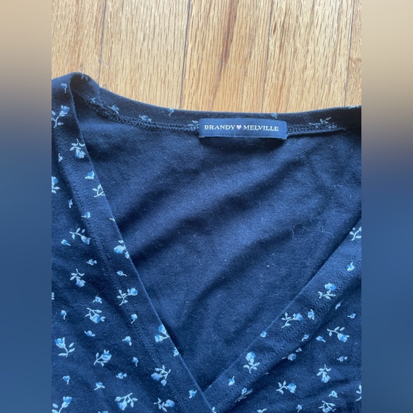 Brandy Melville Rae Top Navy Floral Wrap top - Picture 3 of 4